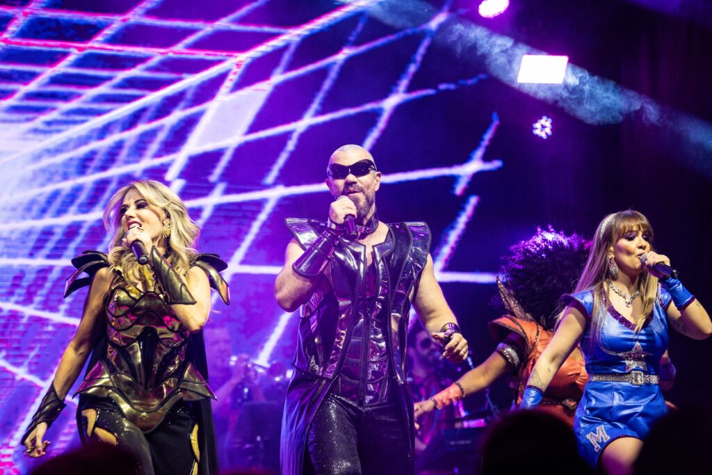 54632386836_98ee6a421b_k